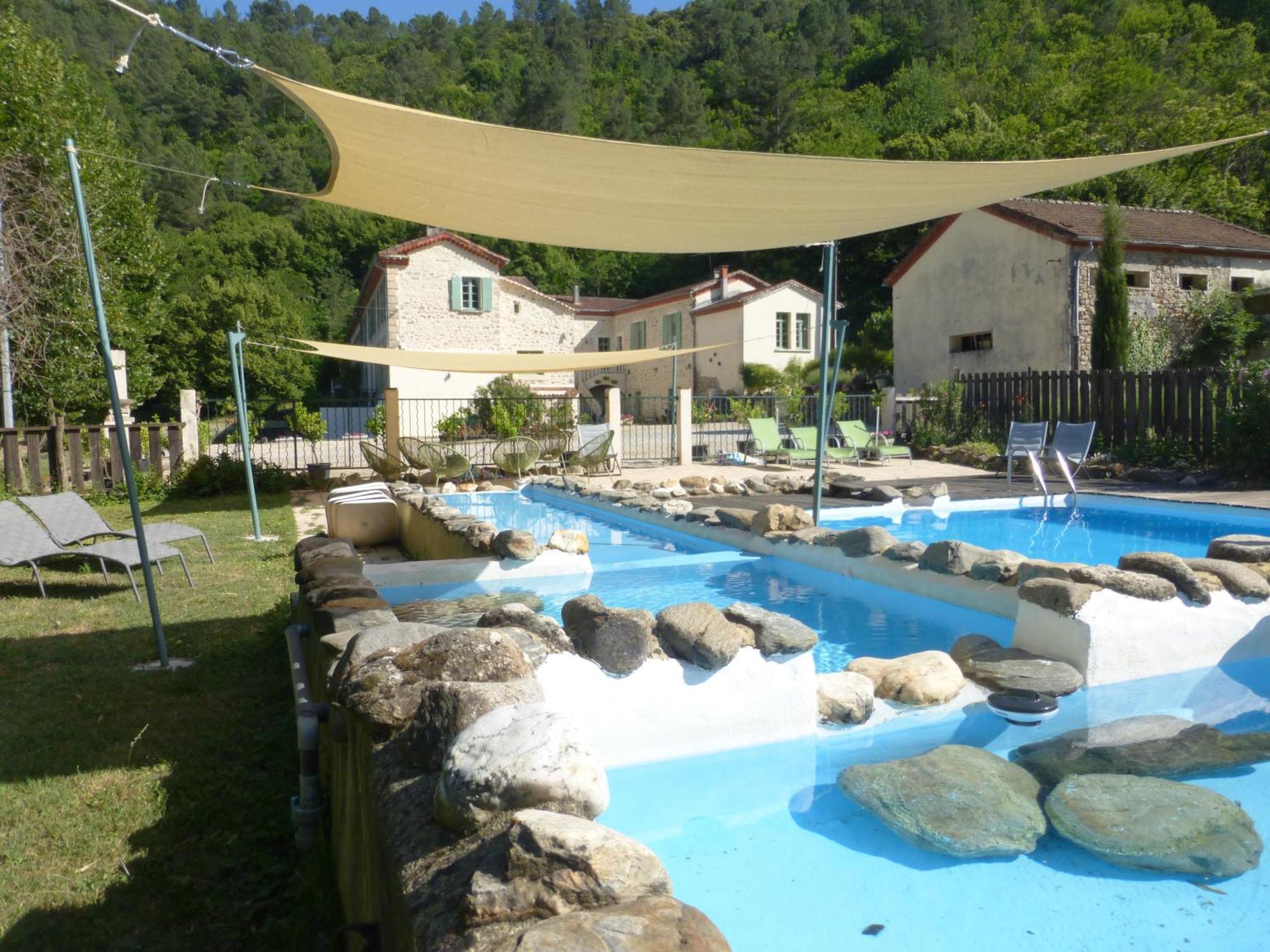 Chateau Du Fraissinet, 6 Gites Sleeping 2-8 Guests, Pool And River On Site La Tronche  Exterior foto