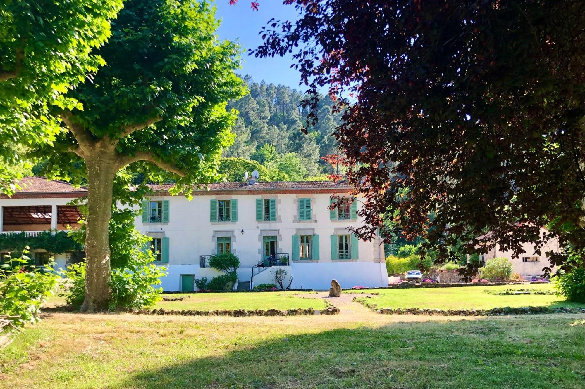 Chateau Du Fraissinet, 6 Gites Sleeping 2-8 Guests, Pool And River On Site La Tronche  Exterior foto