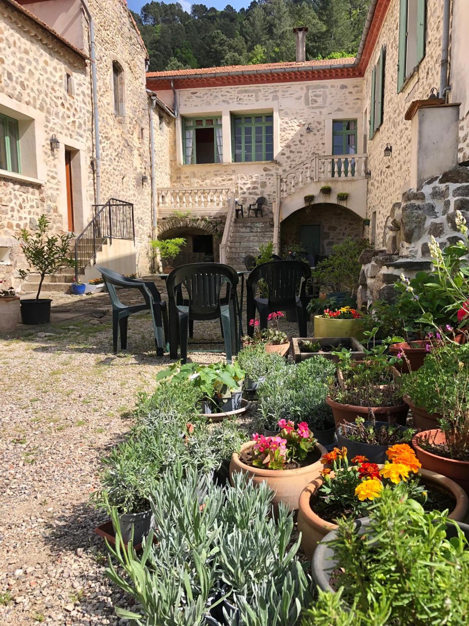 Chateau Du Fraissinet, 6 Gites Sleeping 2-8 Guests, Pool And River On Site La Tronche  Exterior foto